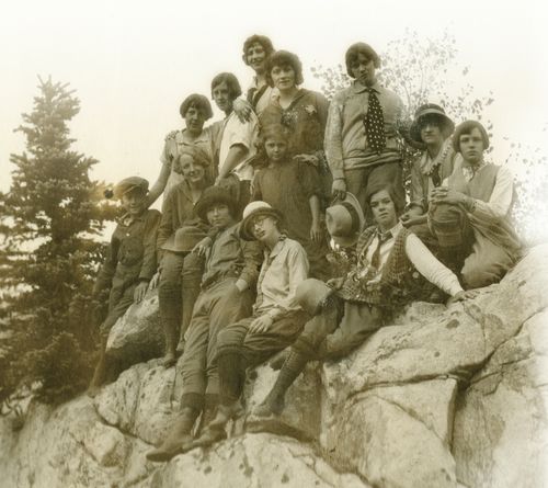 mujeres jóvenes en el campamento para chicas de Brighton