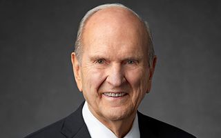 Official portrait of President Russell M. Nelson taken January 2018.