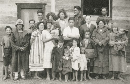 Matthew Cowley com membros maoris