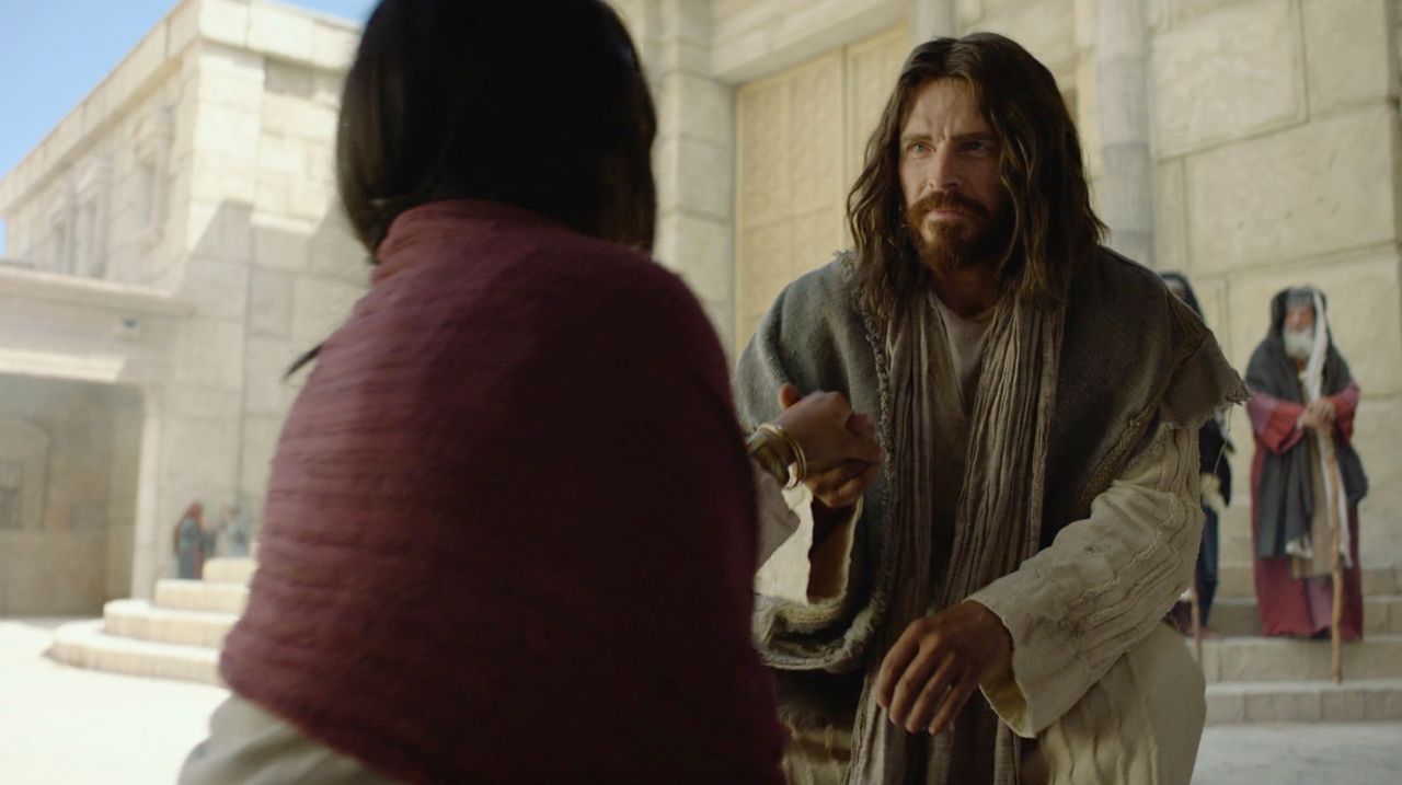 Jesús muestra compasión por la mujer sorprendida en adulterio