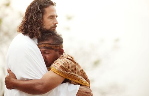 Հիսուսը գրկում է մի մարդու