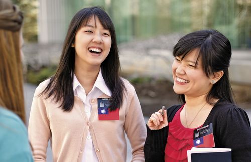 Sister missionaries serving at Temple Square.