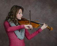 woman playing violin