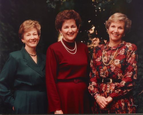 Virginia H. Pearce, Janette Hales Beckham y Bonnie D. Parkin