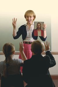 teacher holding up three fingers