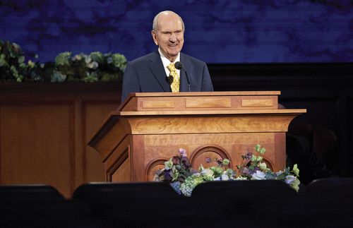 President Nelson in de algemene conferentie