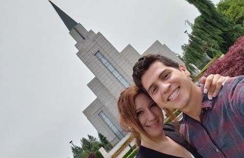 Photograph of couple in front of Vancouver British Columbia Temple