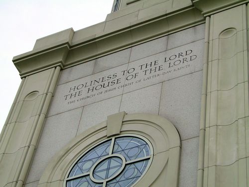 The inscription “Holiness to the Lord: The House of the Lord” over a round window on the St. Louis Missouri Temple.