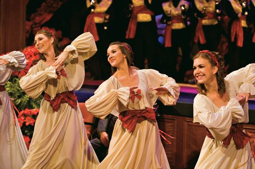 bailarinas en un concierto en el tabernáculo