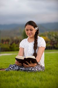 youth reading scriptures