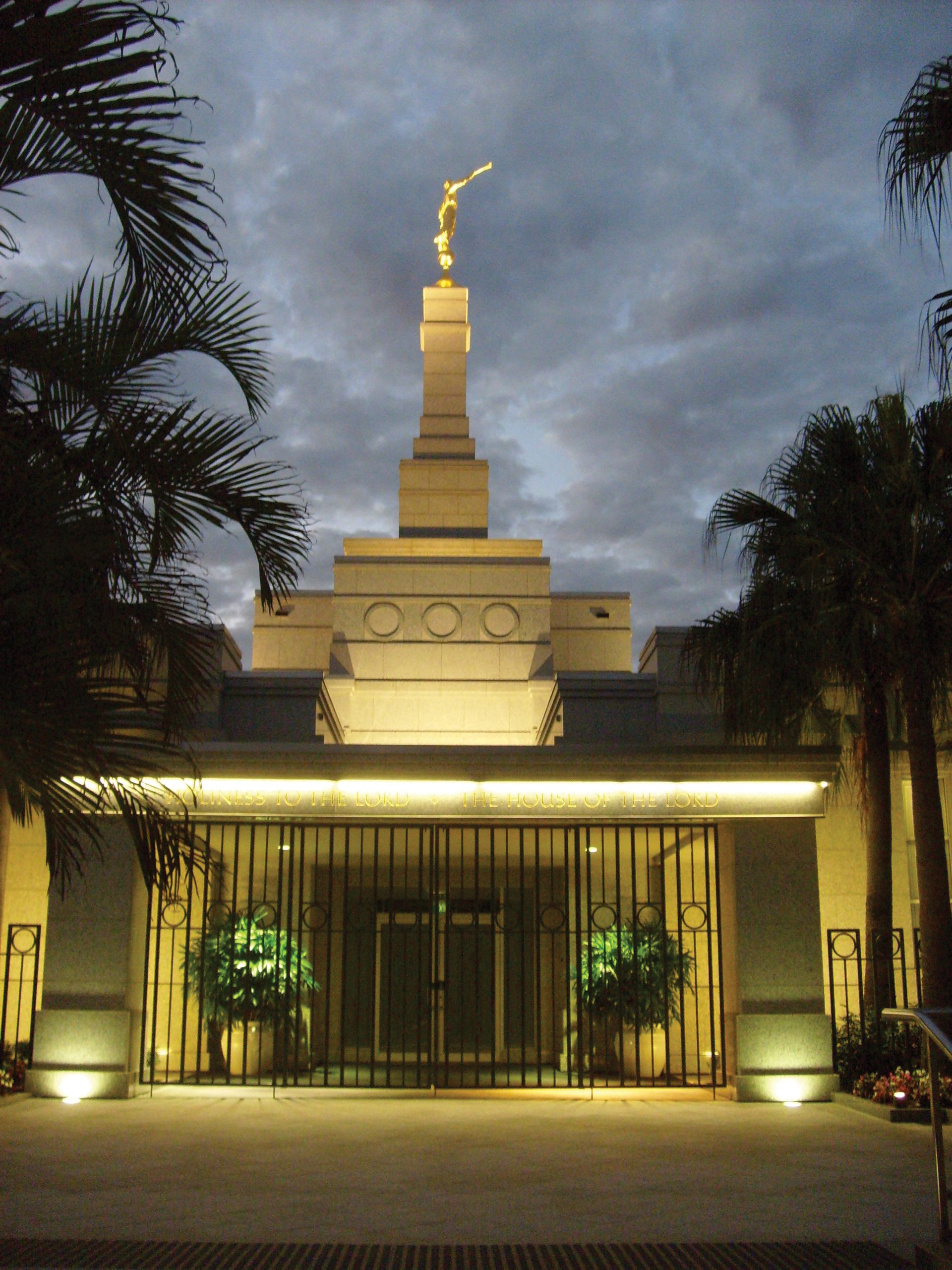The entrance to the Brisbane Australia Temple lit up at night.