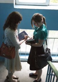 sister missionaries praying