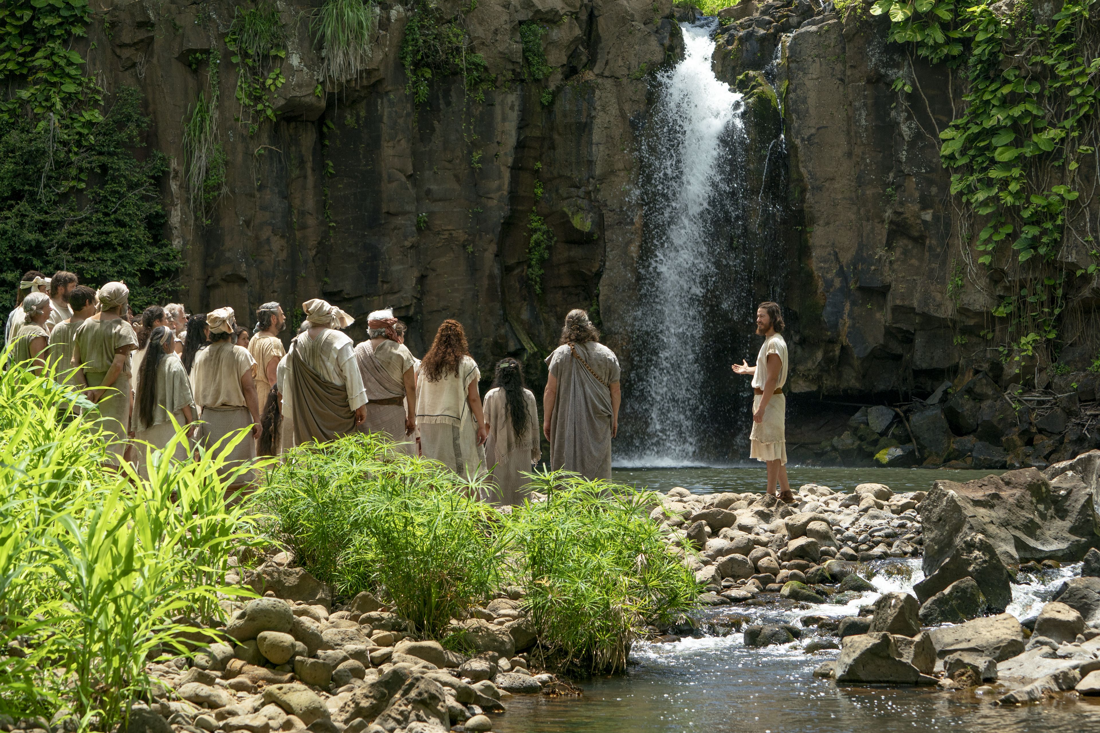 Alma prepares to baptize people at the Waters of Mormon.