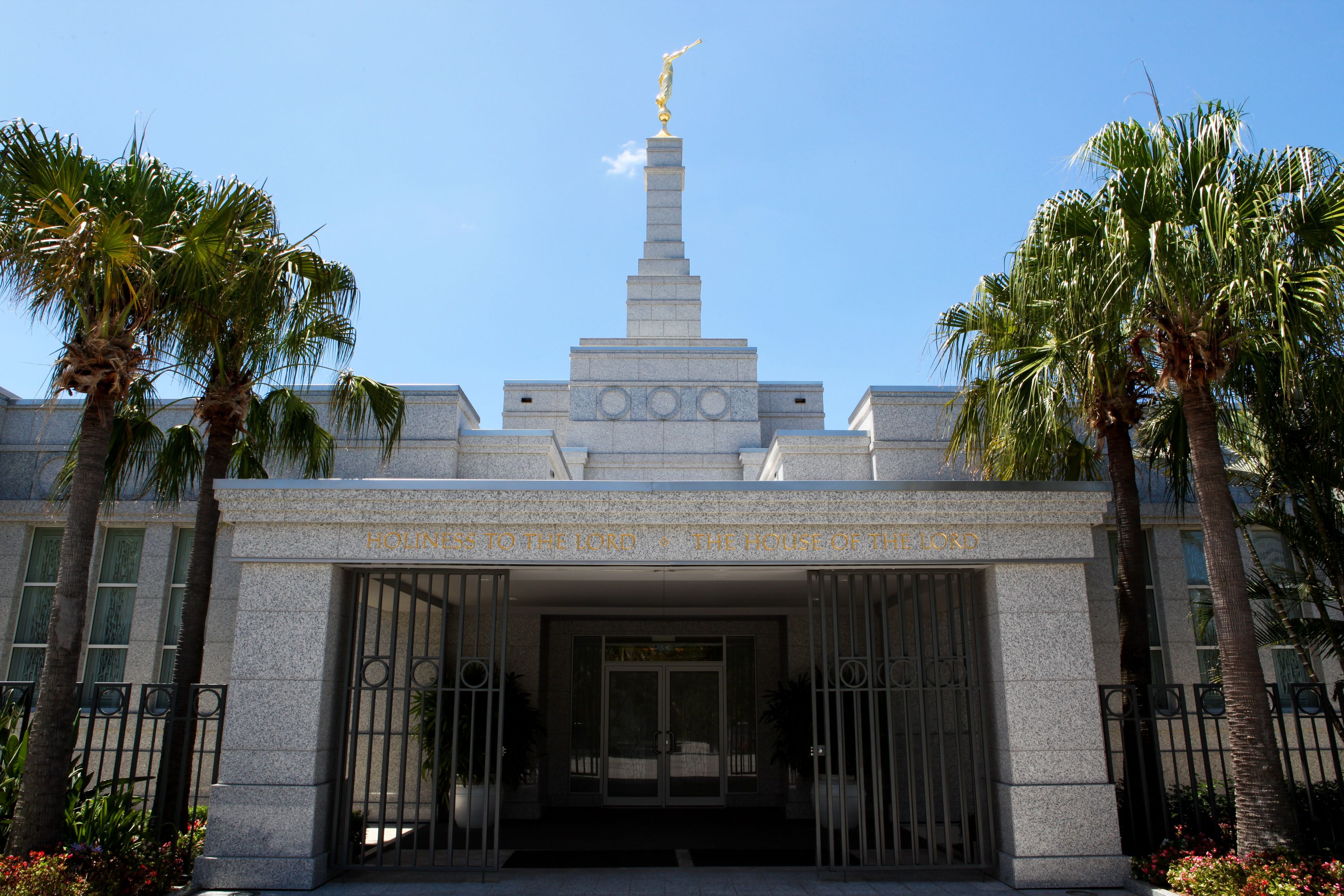 An exterior view of the front of the Brisbane Australia Temple.