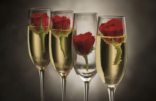 wine glasses roses
