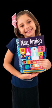 girl holding copy of Friend magazine in Portuguese