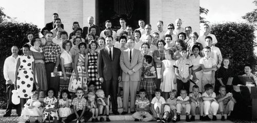 Gordon B. Hinckley visiting the Philippines