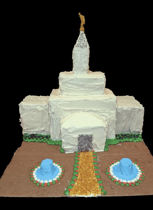 A cake made to look like the temple created by Ellery Shurtliff.