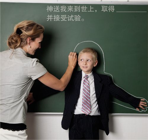 teacher tracing outline of child on chalkboard