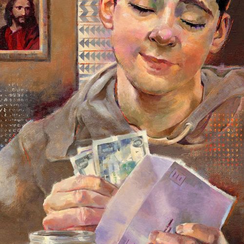 молодий чоловік кладе гроші в конверт для десятини