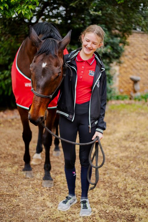 ragazza con cavallo