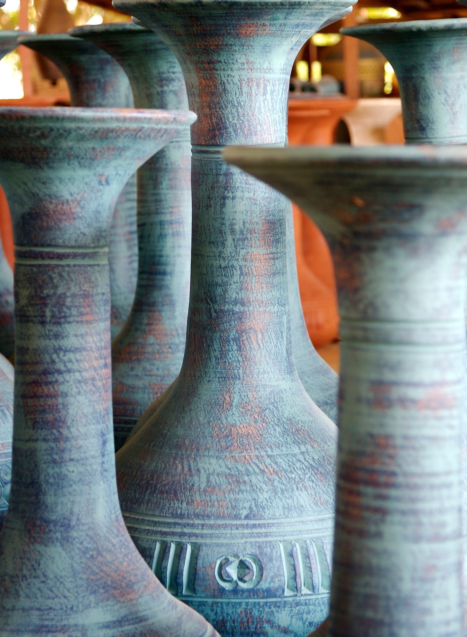 Large pots with long necks and wide openings.