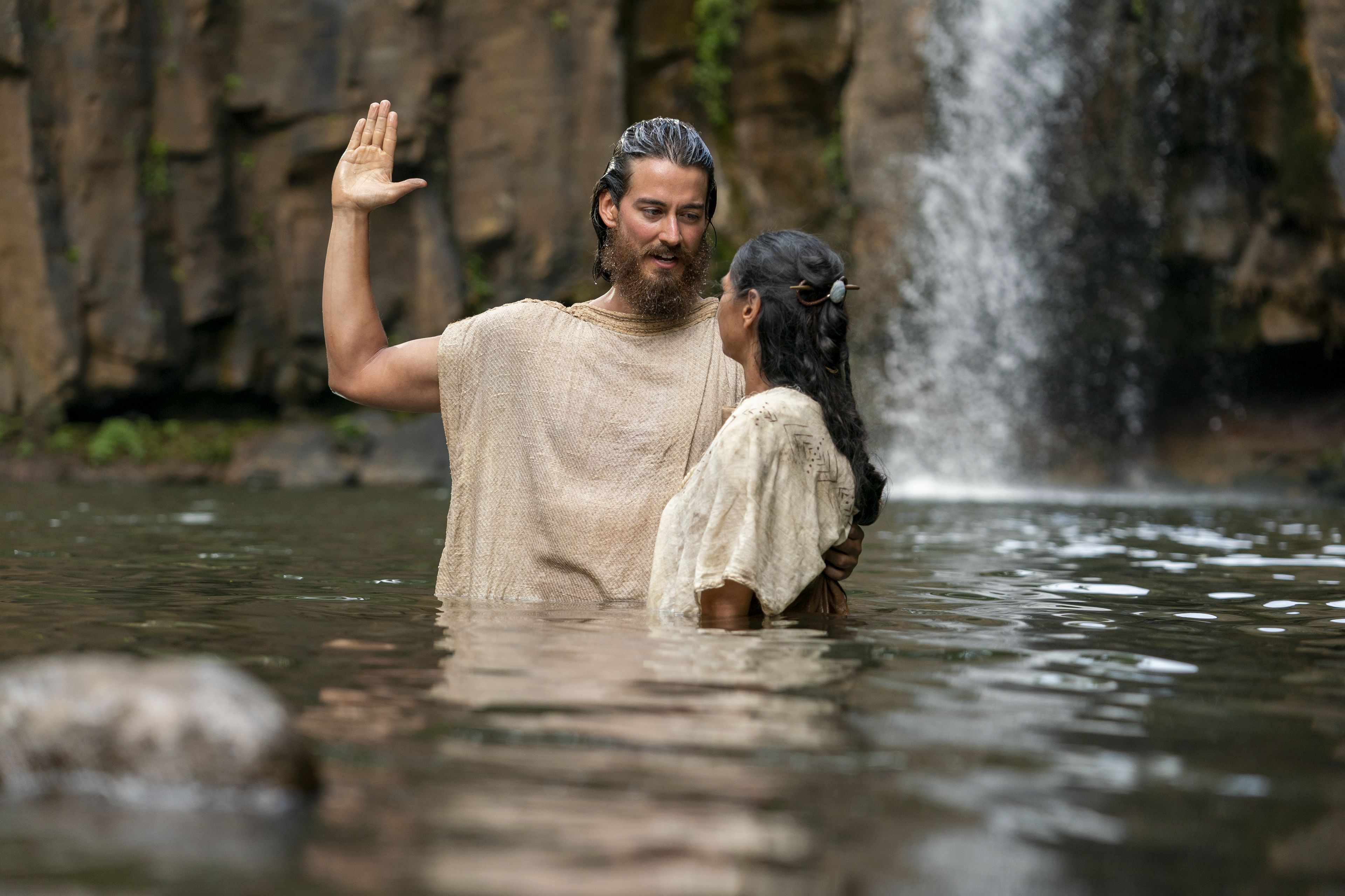Alma baptizes people at the Waters of Mormon.
