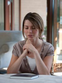 woman praying