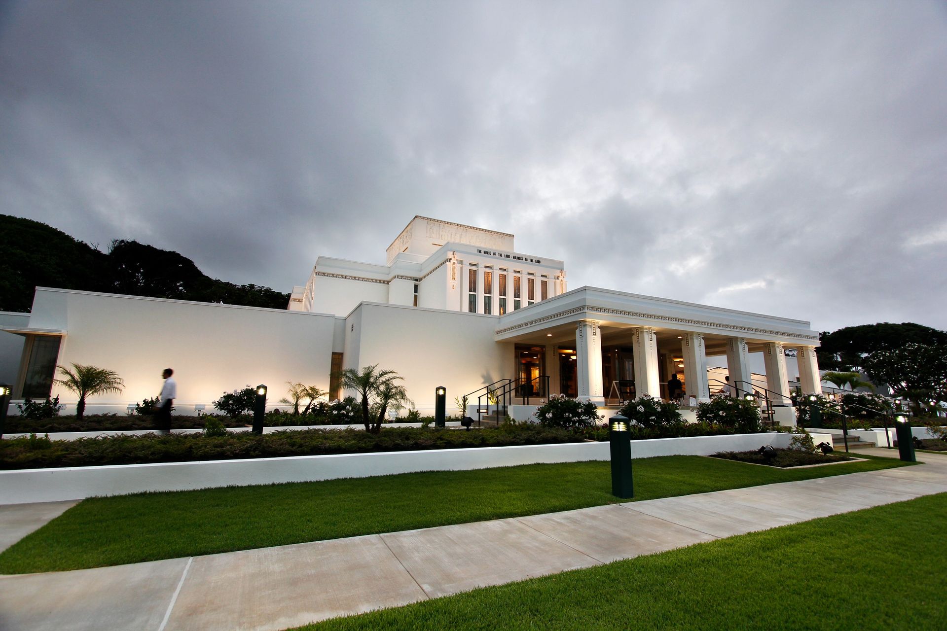 The Laie Hawaii Temple entrance, including scenery.