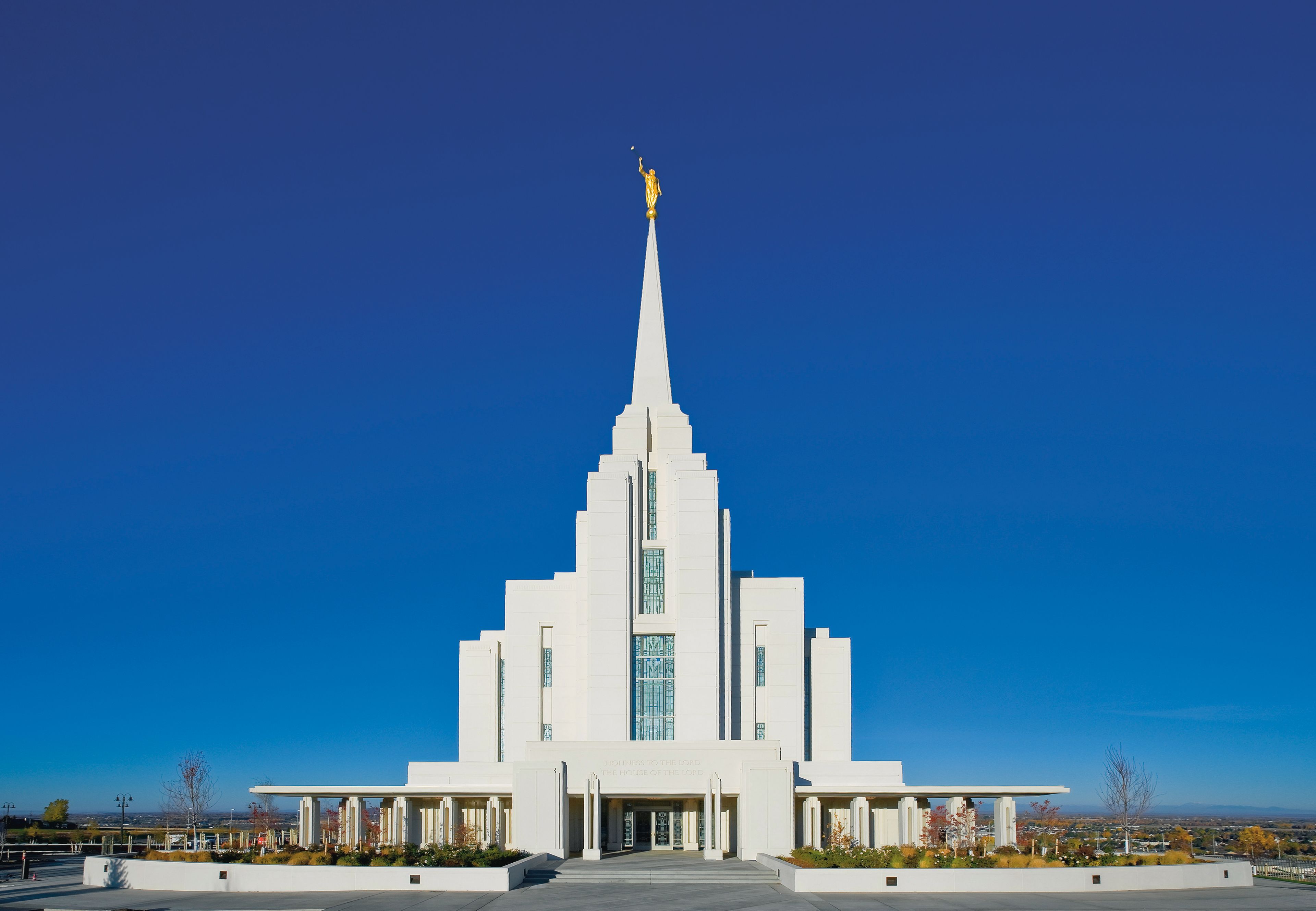 The entire Rexburg Idaho Temple, including the entrance and scenery.