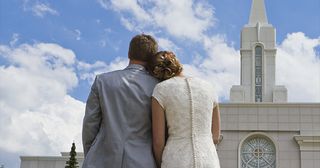 couple looking at the temple