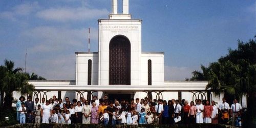 Membros da Estaca Manaus Brasil no Templo de São Paulo Brasil.