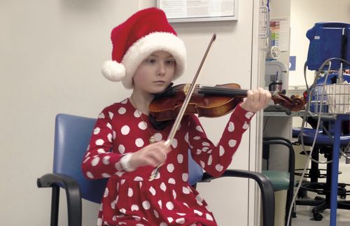 Lizzy Thomson playing violin