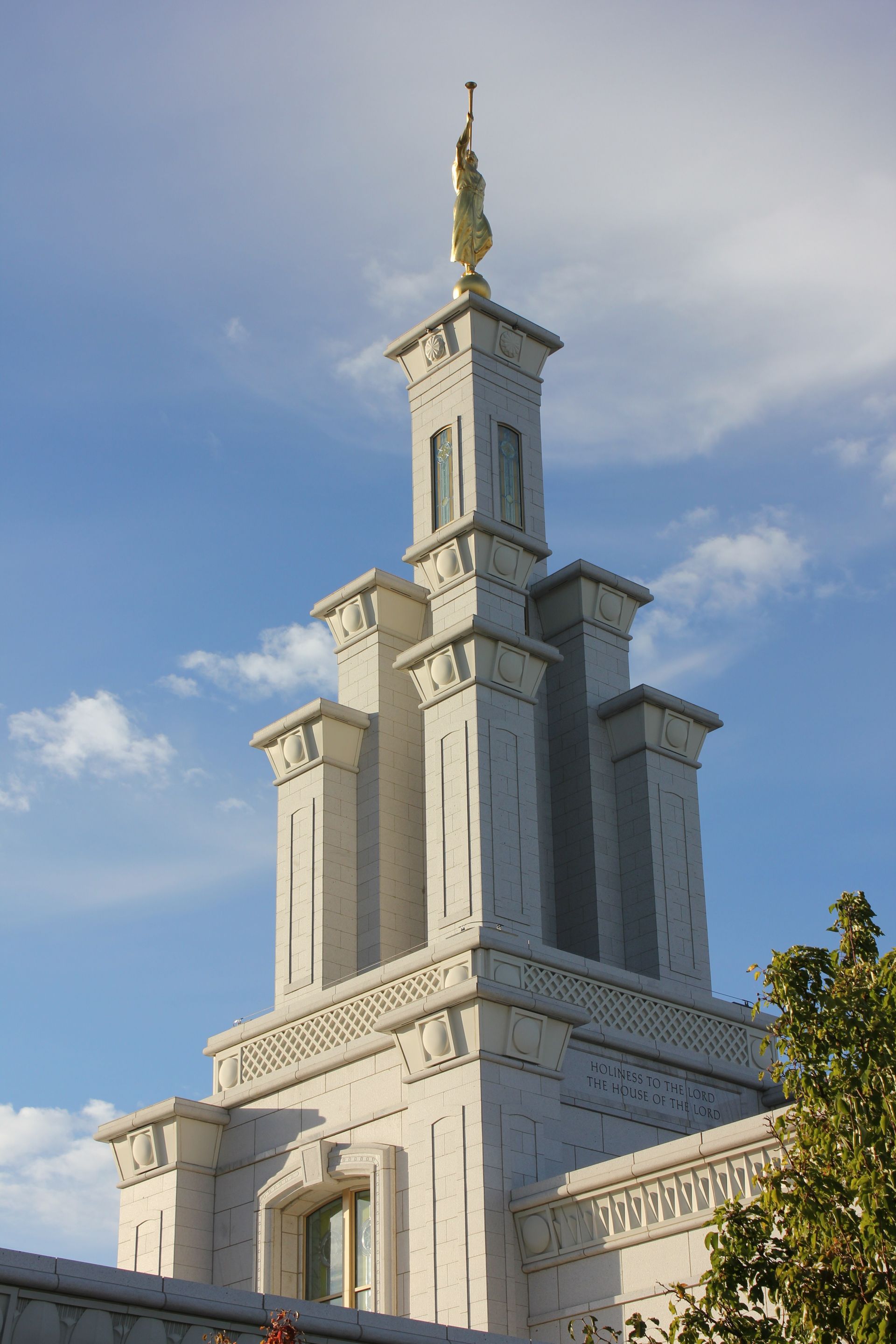 The spire of the Columbia River Washington Temple gives the illusion of columns standing on one another, with the angel Moroni at the very top.