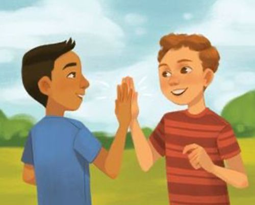 doi băieți își ridică fiecare câte o mână și își plesnesc cu forță palmele cu bucurie