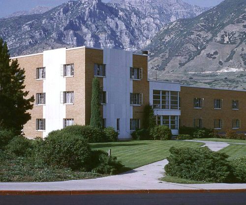 vista de las edificaciones de la Misión de Capacitación de Idiomas