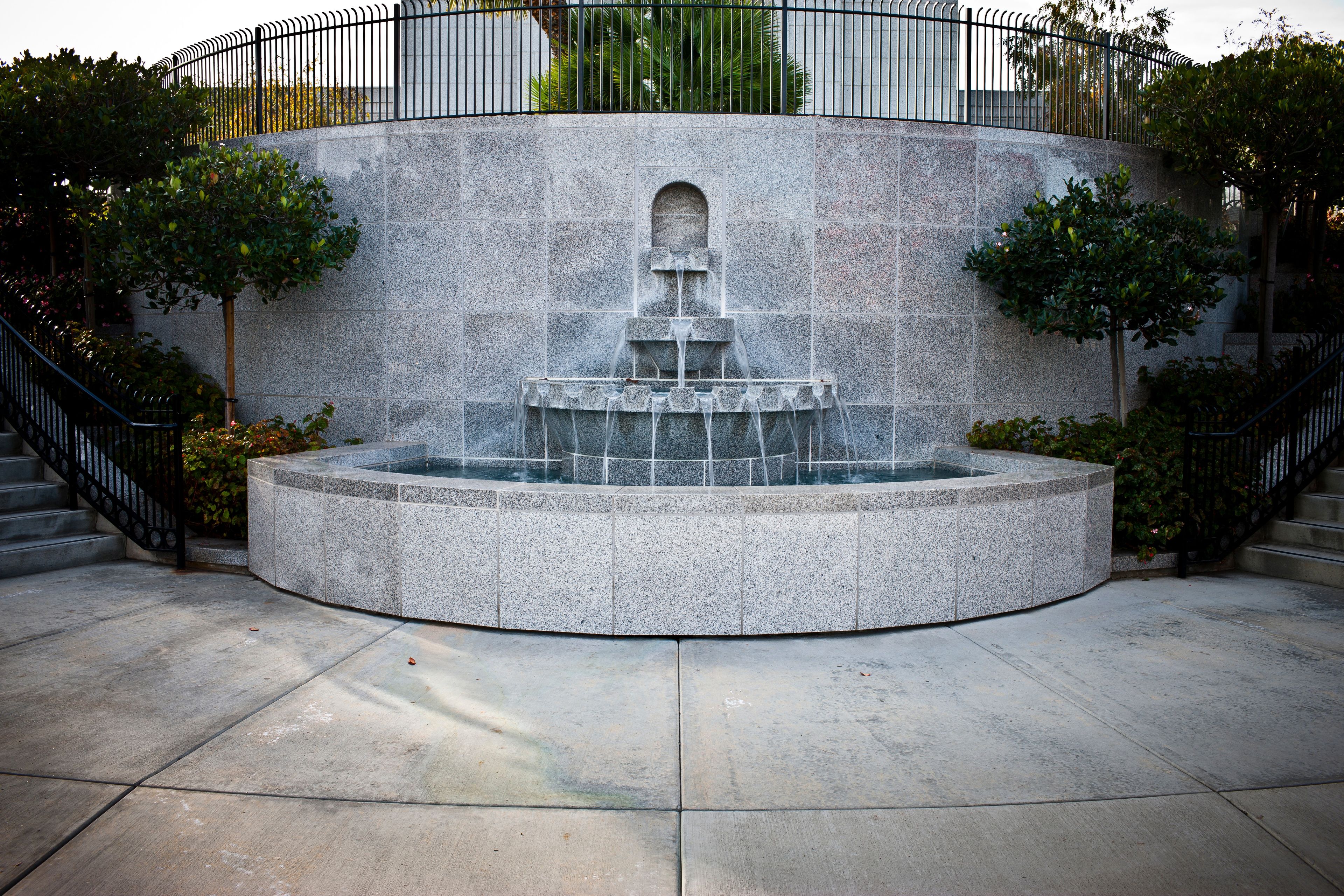 The Redlands California Temple fountain.