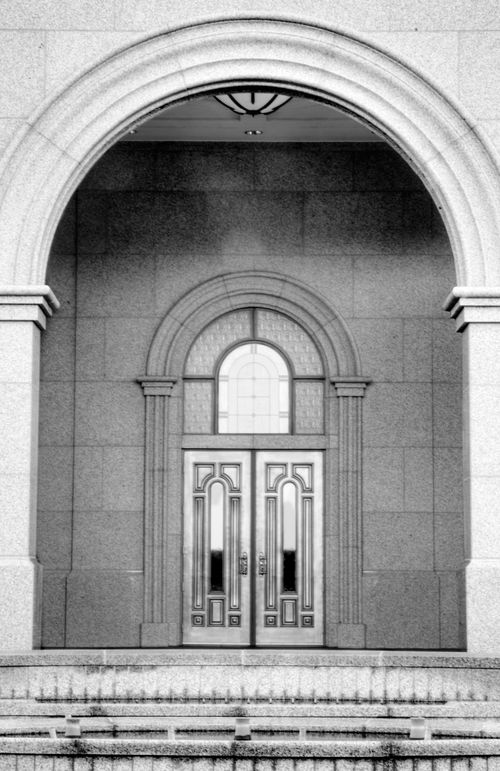 A black and white image of the doors of the Sacramento California Temple.