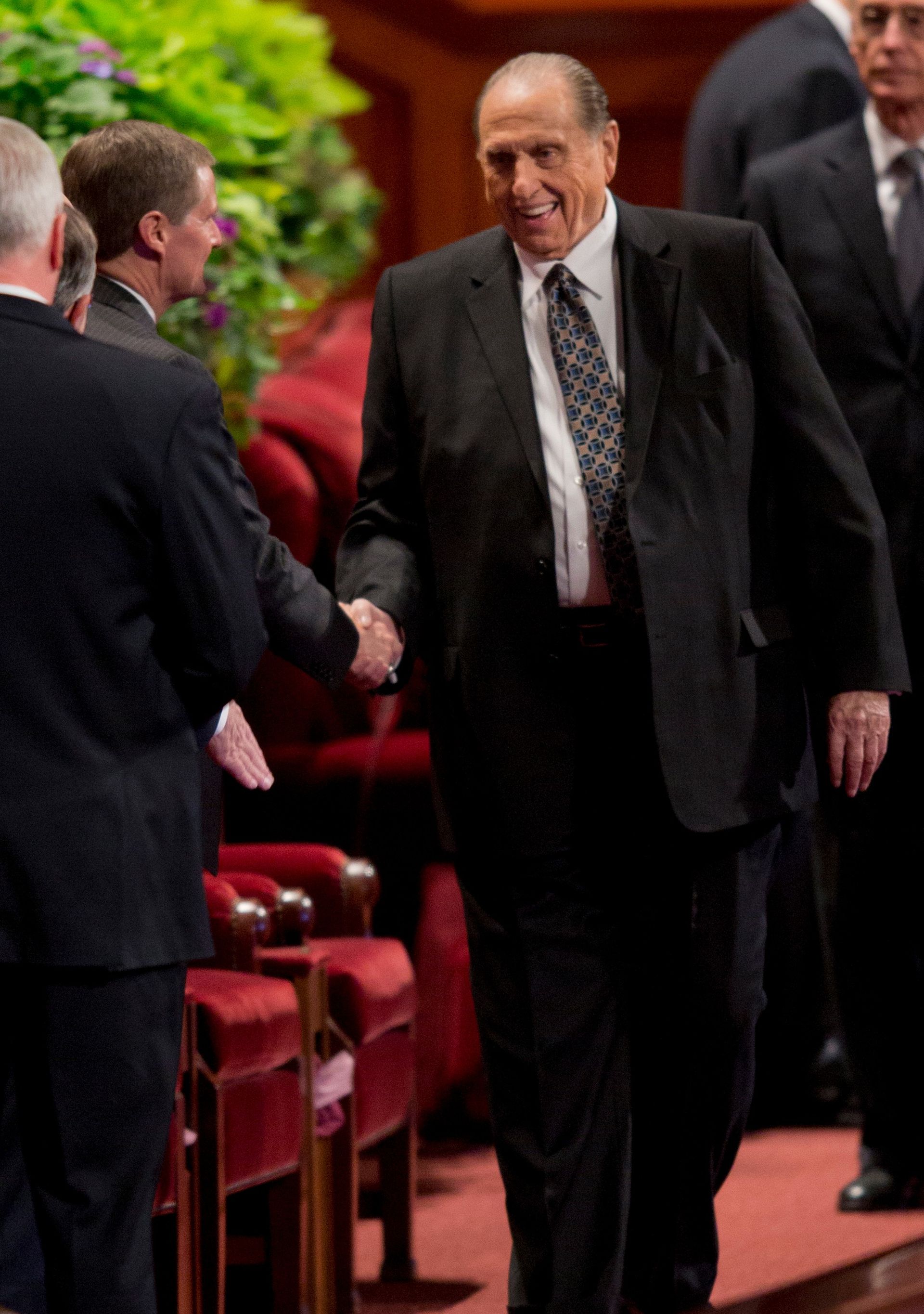 Thomas S. Monson greeting David A. Bednar in the Conference Center.
