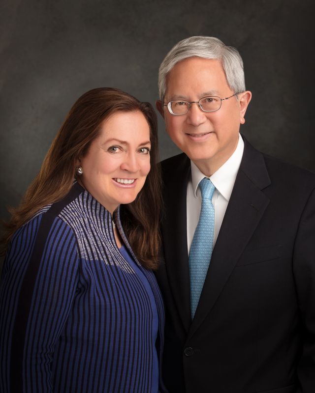 Official Portrait of Gerrit W. Gong and his wife, Susan L. Gong.  Photographed in 2018.