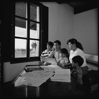 family doing genealogy