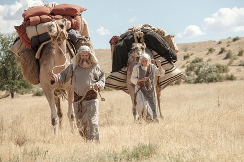 Lehi and Sariah lead camels