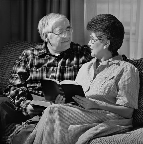 couple reading scriptures