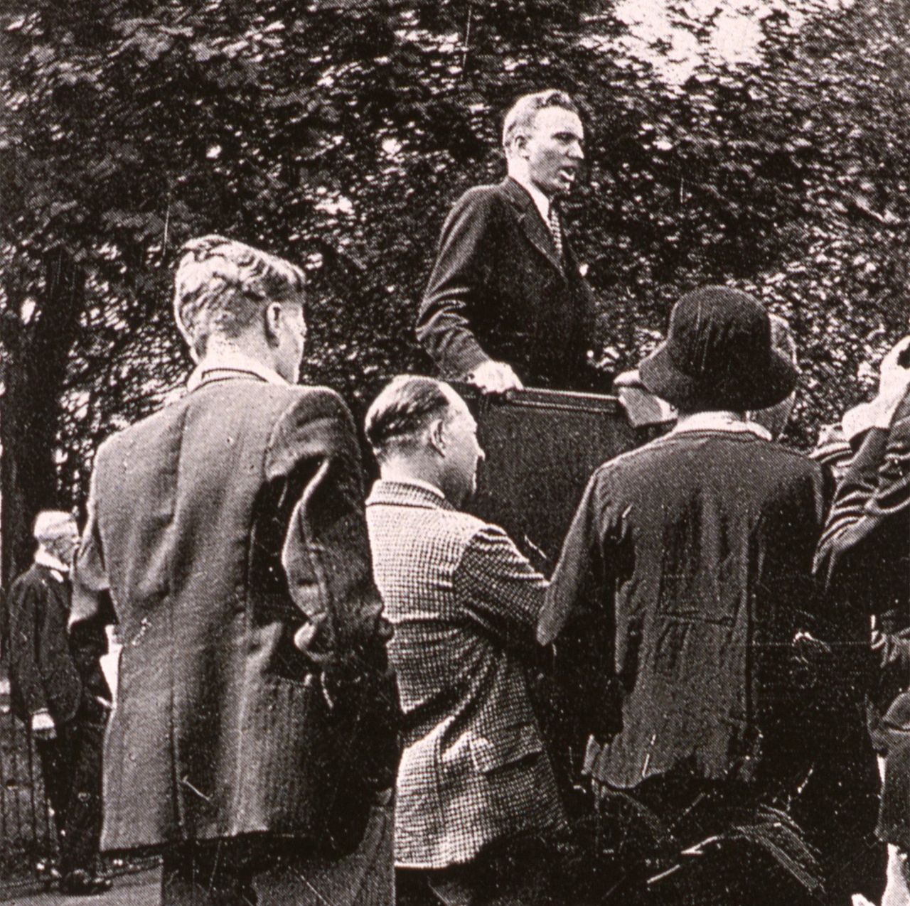 Gordon B. Hinckley as a missionary speaking in Hyde Park, London, England, in 1934.