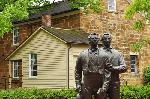 Statue of Joseph and Hyrum Smith outside Carthage Jail.