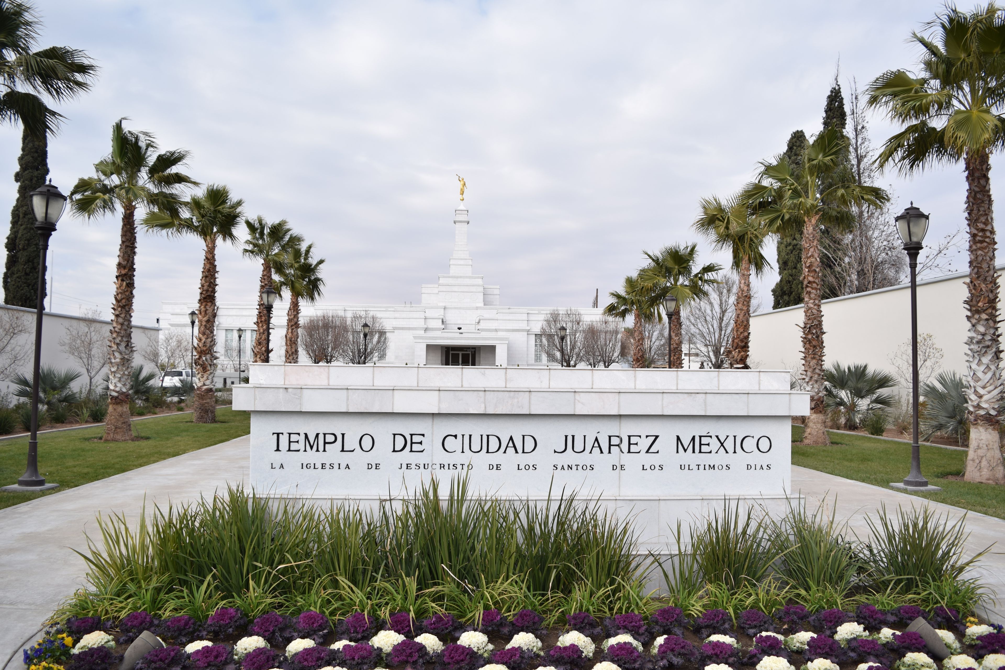 The temple name sign of the Ciudad Juárez Mexico Temple.