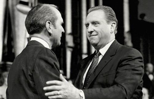 Prezidentas RaselasM. Nelsonas ir prezidentas Tomas S. Monsonas