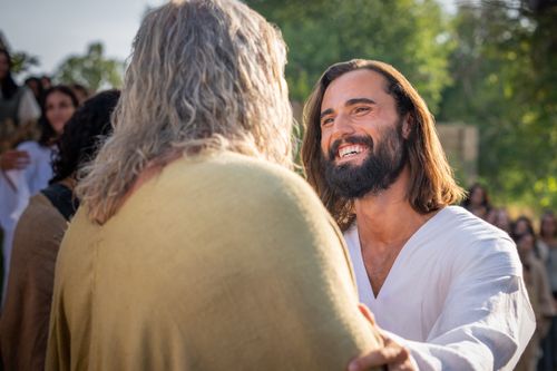 Jesus Christ greets Nephi, son of Nephi. They are together outside the City of Bountiful.