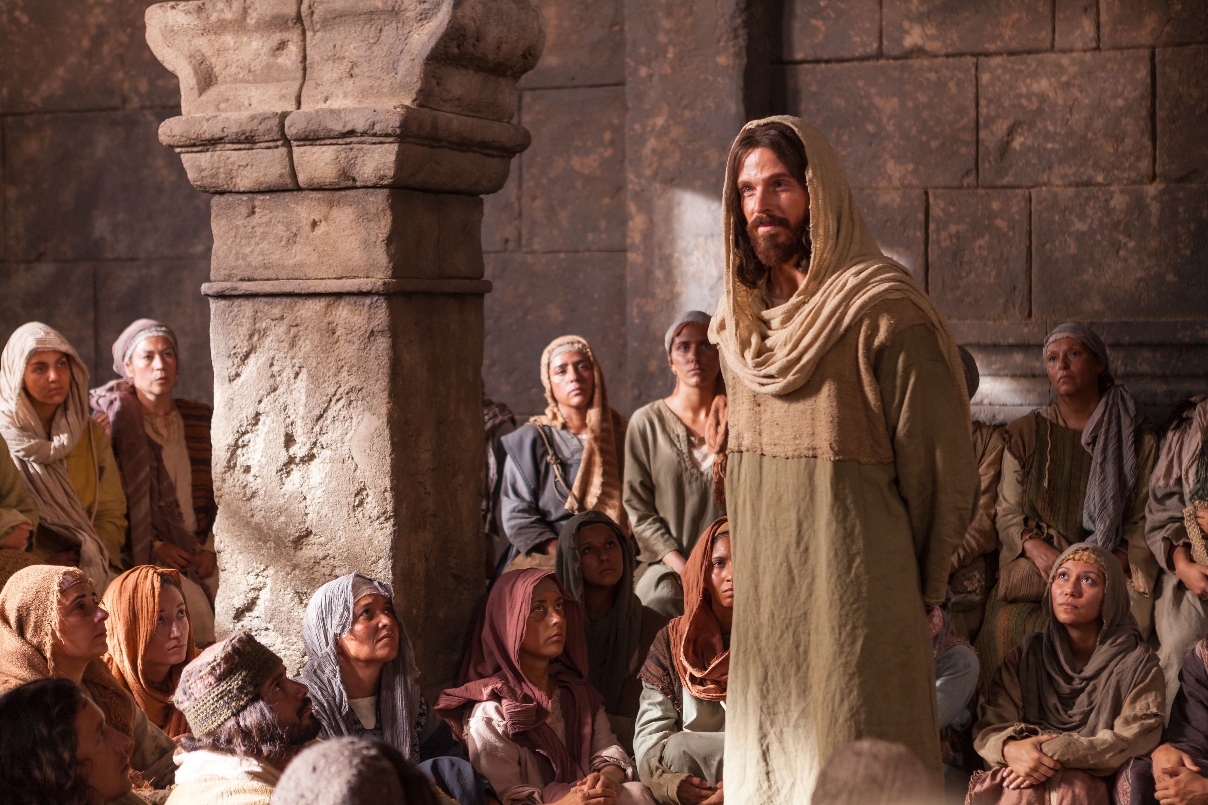 Jesus telling a group of people, “I am the bread of life.”