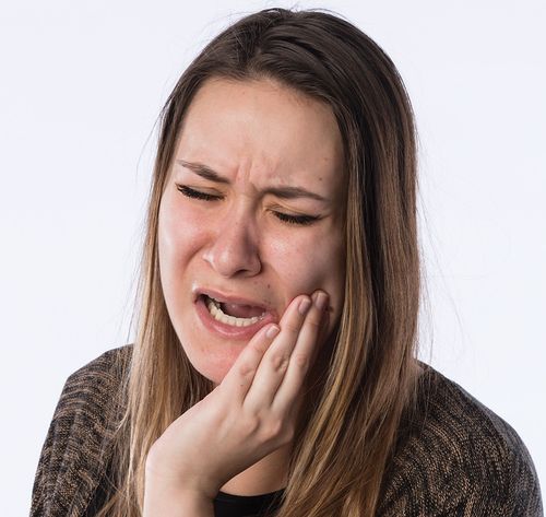 woman with toothache